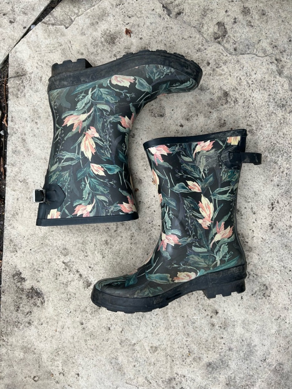 Target Floral Rain Boots, size 9 - Picture 4 of 13